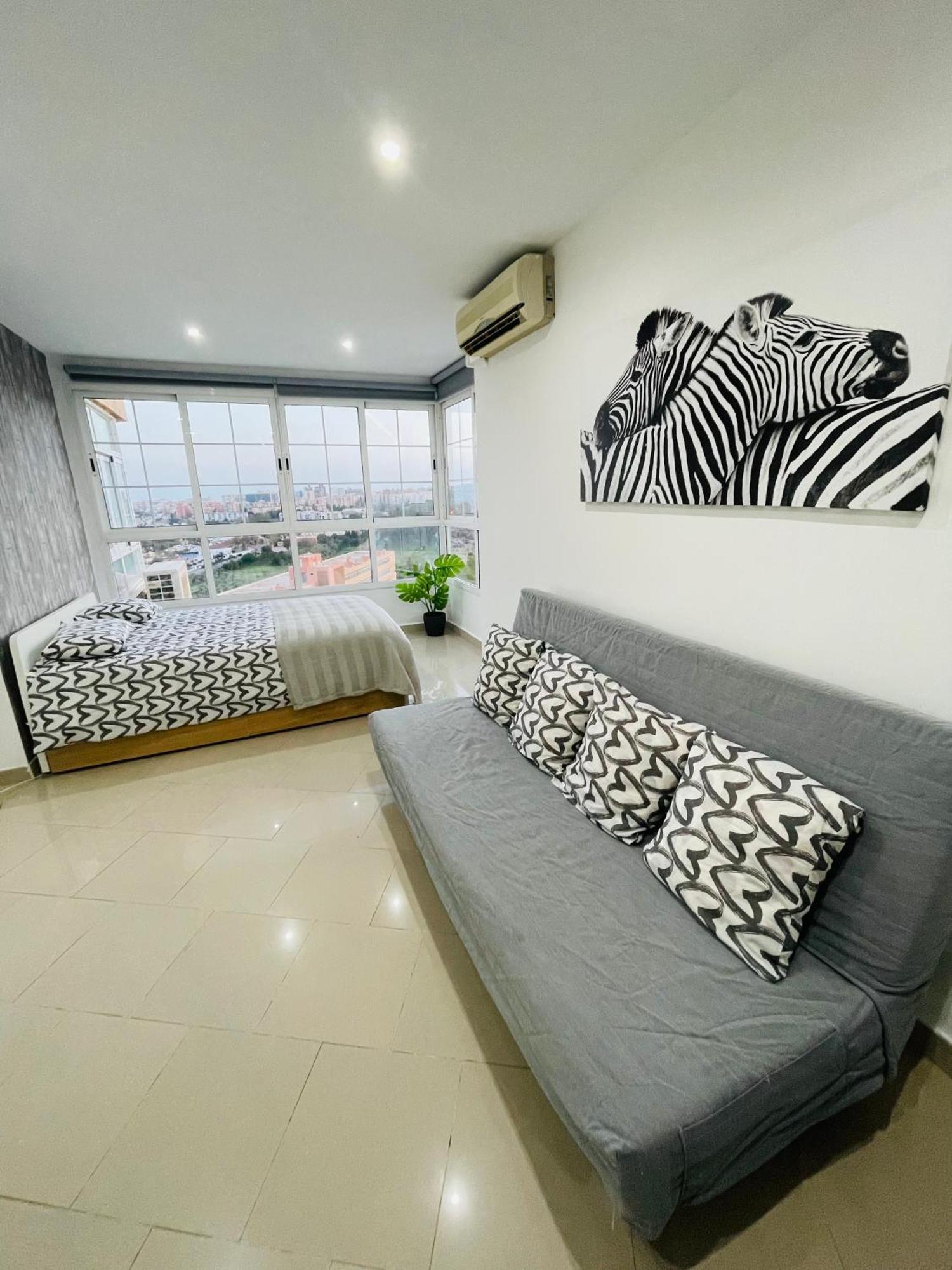 Apartamento La Torre 1337 Precioso, Moderno Y Con Piscina Torremolinos Exterior photo